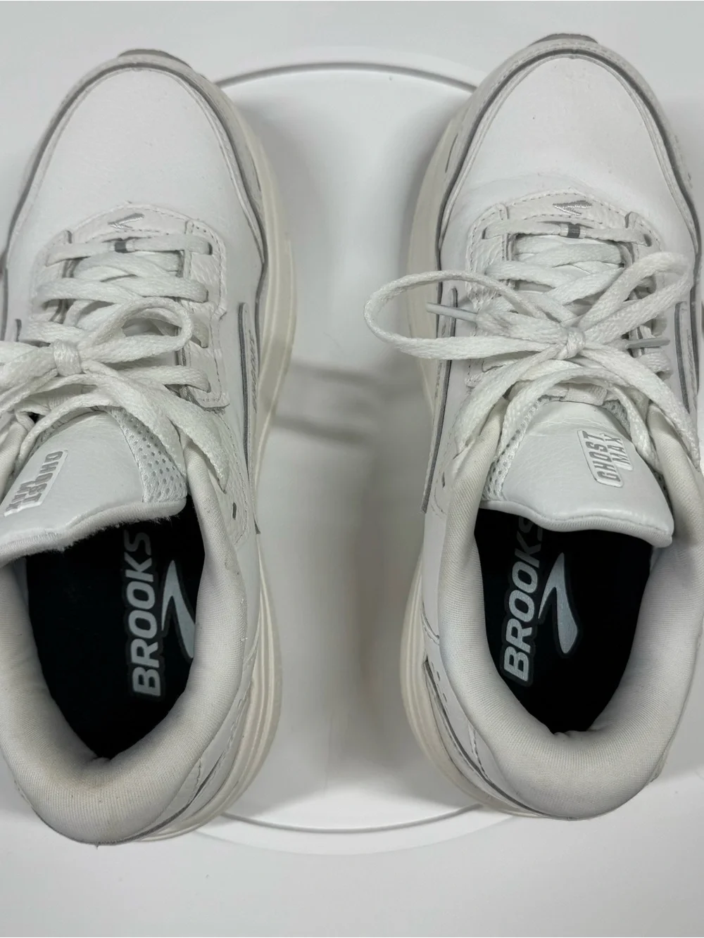 Brooks Ghost Max 2 Leather Womens Sz 9 Walking Shoes (B Standard) (142) White